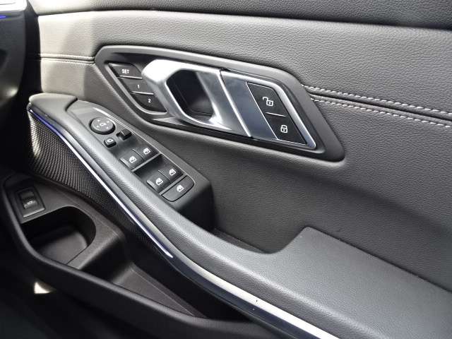 ＢＭＷ ３シリーズ ３２０Ｄ Ｘドライブ Ｍスポーツ ディーゼルターボ ４ＷＤ R4年 (近畿) 99