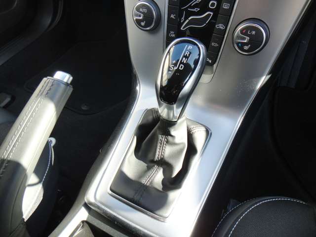 ボルボ Ｖ４０ Ｄ４ ダイナミック エディション ディーゼルターボ H29年 (東北) 99