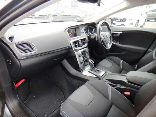 ボルボ Ｖ４０ Ｄ４ ダイナミック エディション ディーゼルターボ H29年 (東北) 99