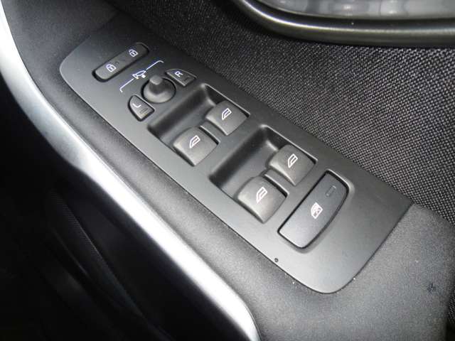 ボルボ Ｖ４０ Ｄ４ ダイナミック エディション ディーゼルターボ H29年 (東北) 99