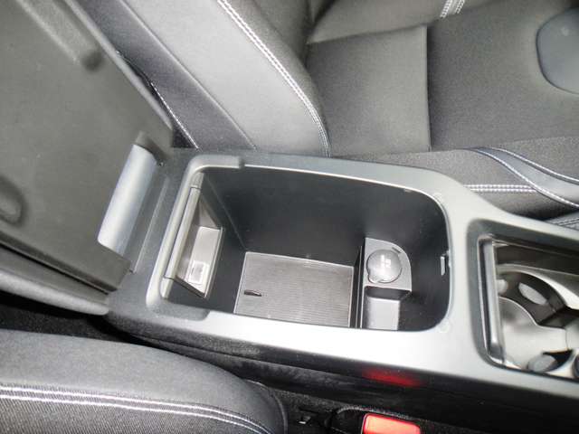 ボルボ Ｖ４０ Ｄ４ ダイナミック エディション ディーゼルターボ H29年 (東北) 99