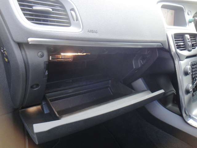 ボルボ Ｖ４０ Ｄ４ ダイナミック エディション ディーゼルターボ H29年 (東北) 99