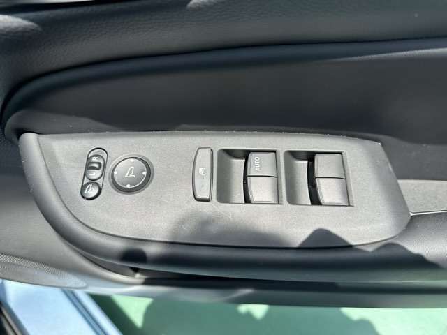 ホンダ フィット　ハイブリッド １．５ Ｅ：ＨＥＶ リュクス R4年 (東海) 99