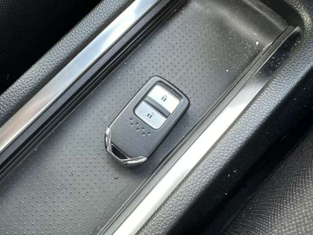 ホンダ フィット　ハイブリッド １．５ Ｅ：ＨＥＶ リュクス R4年 (東海) 99