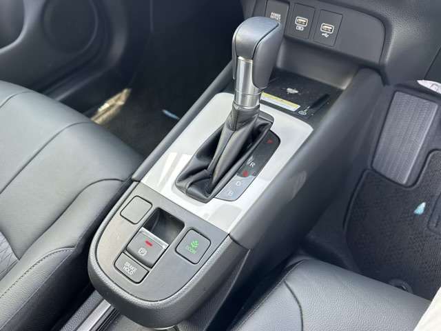 ホンダ フィット　ハイブリッド １．５ Ｅ：ＨＥＶ リュクス R4年 (東海) 99