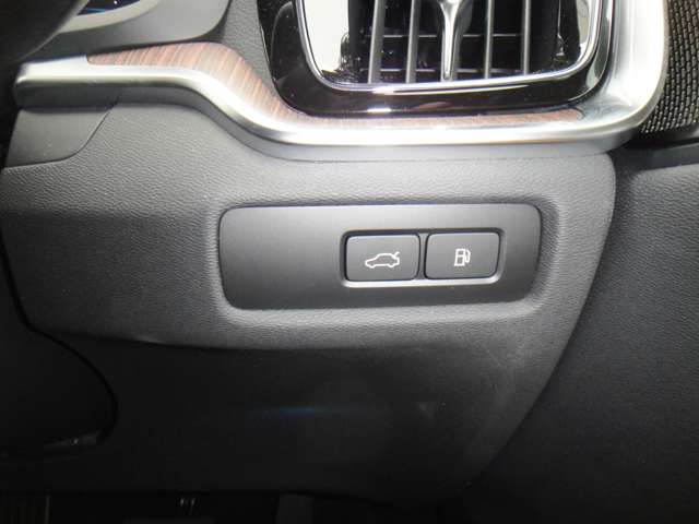 ボルボ Ｖ６０ リチャージ アルティメット Ｔ６ ＡＷＤ プラグイン ハイブリッド ４ＷＤ R5年 (東北) 99