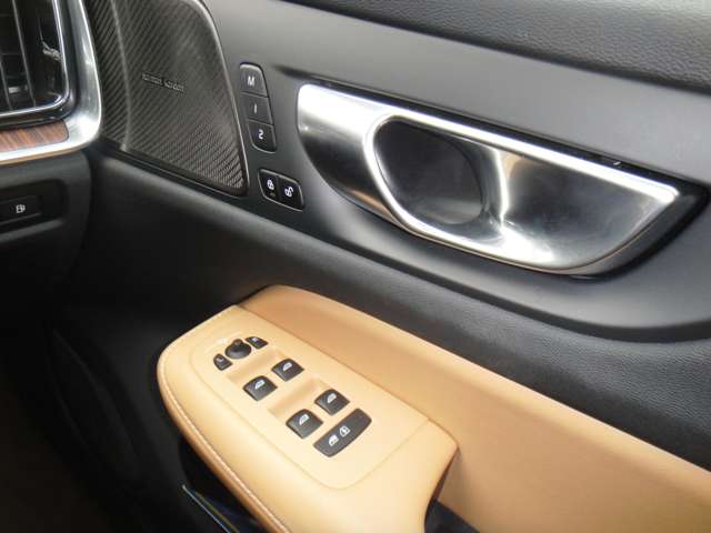 ボルボ Ｖ６０ リチャージ アルティメット Ｔ６ ＡＷＤ プラグイン ハイブリッド ４ＷＤ R5年 (東北) 99