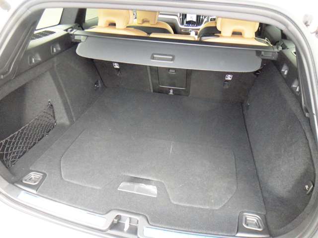 ボルボ Ｖ６０ リチャージ アルティメット Ｔ６ ＡＷＤ プラグイン ハイブリッド ４ＷＤ R5年 (東北) 99