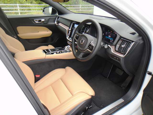 ボルボ Ｖ６０ リチャージ アルティメット Ｔ６ ＡＷＤ プラグイン ハイブリッド ４ＷＤ R5年 (東北) 99