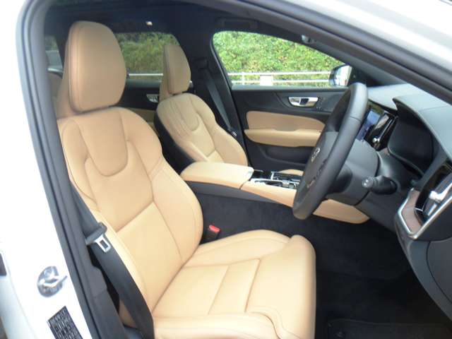 ボルボ Ｖ６０ リチャージ アルティメット Ｔ６ ＡＷＤ プラグイン ハイブリッド ４ＷＤ R5年 (東北) 99