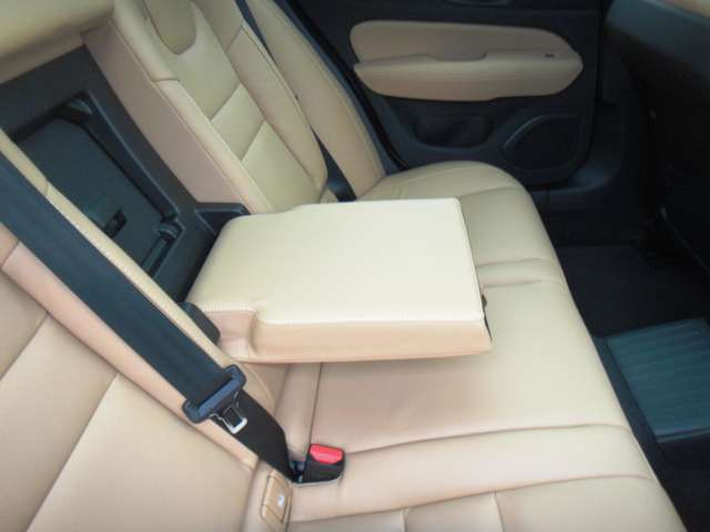 ボルボ Ｖ６０ リチャージ アルティメット Ｔ６ ＡＷＤ プラグイン ハイブリッド ４ＷＤ R5年 (東北) 99