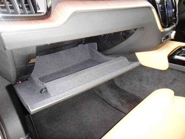 ボルボ Ｖ６０ リチャージ アルティメット Ｔ６ ＡＷＤ プラグイン ハイブリッド ４ＷＤ R5年 (東北) 99