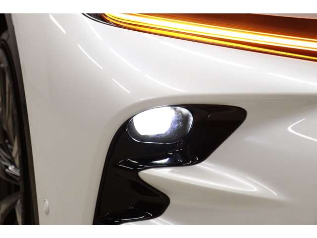 トヨタ クラウン　スポーツ　ハイブリッド ２．５ Ｚ Ｅ－ＦＯＵＲ ４ＷＤ R6年 (東海) 99