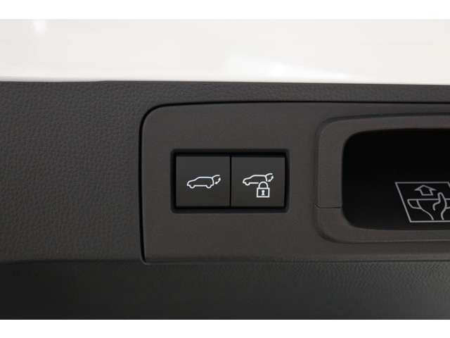 トヨタ クラウン　スポーツ　ハイブリッド ２．５ Ｚ Ｅ－ＦＯＵＲ ４ＷＤ R6年 (東海) 99