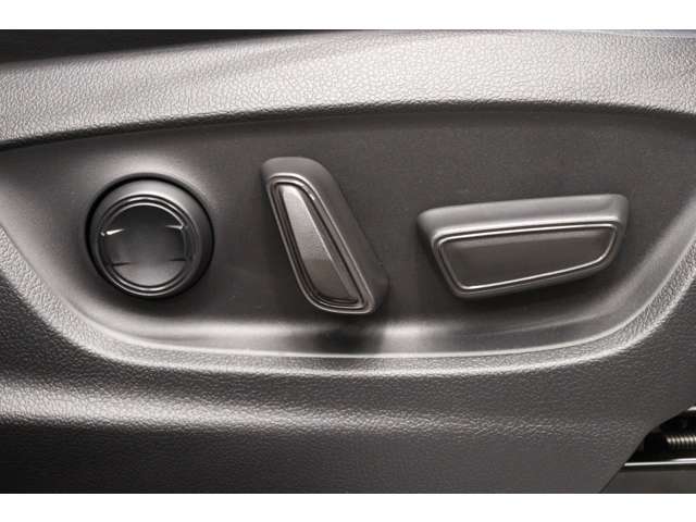 トヨタ クラウン　スポーツ　ハイブリッド ２．５ Ｚ Ｅ－ＦＯＵＲ ４ＷＤ R6年 (東海) 99