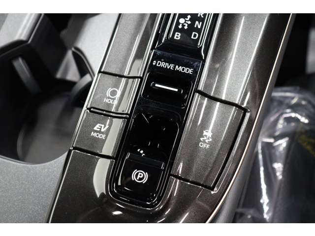 トヨタ クラウン　スポーツ　ハイブリッド ２．５ Ｚ Ｅ－ＦＯＵＲ ４ＷＤ R6年 (東海) 99