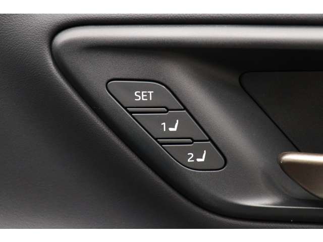 トヨタ クラウン　スポーツ　ハイブリッド ２．５ Ｚ Ｅ－ＦＯＵＲ ４ＷＤ R6年 (東海) 99