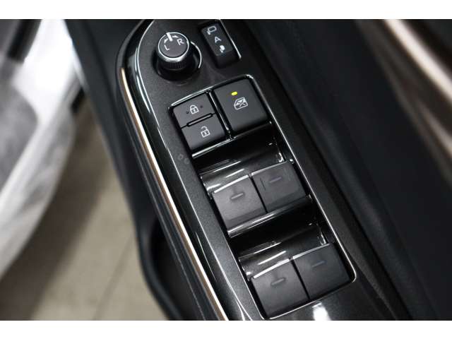 トヨタ クラウン　スポーツ　ハイブリッド ２．５ Ｚ Ｅ－ＦＯＵＲ ４ＷＤ R6年 (東海) 99