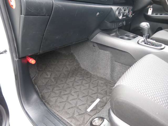 トヨタ ハイラックス ２．４ Ｘ ディーゼルターボ ４ＷＤ H30年 (関東) 99