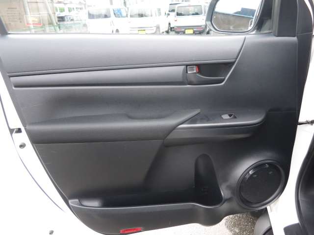 トヨタ ハイラックス ２．４ Ｘ ディーゼルターボ ４ＷＤ H30年 (関東) 99