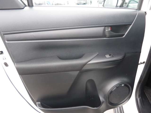 トヨタ ハイラックス ２．４ Ｘ ディーゼルターボ ４ＷＤ H30年 (関東) 99