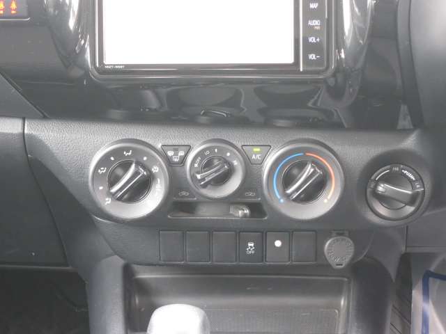 トヨタ ハイラックス ２．４ Ｘ ディーゼルターボ ４ＷＤ H30年 (関東) 99