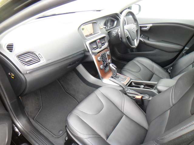 ボルボ Ｖ４０ Ｄ４ インスクリプション ディーゼルターボ H29年 (東北) 99