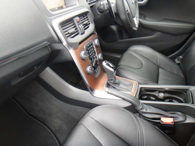 ボルボ Ｖ４０ Ｄ４ インスクリプション ディーゼルターボ H29年 (東北) 99