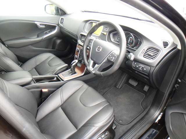 ボルボ Ｖ４０ Ｄ４ インスクリプション ディーゼルターボ H29年 (東北) 99