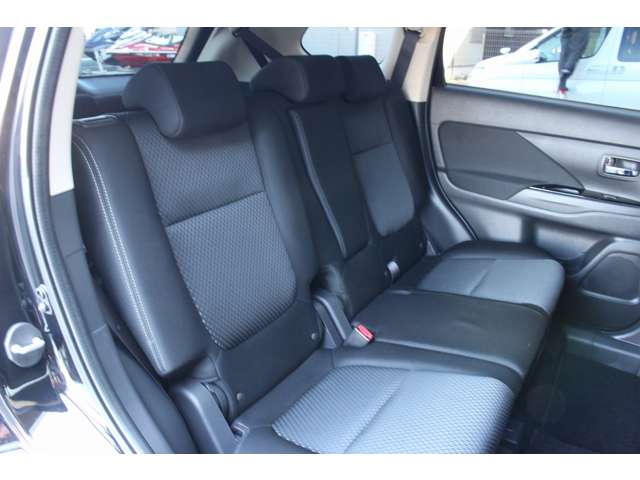 三菱 アウトランダー ２．４ ２４Ｇ セーフティパッケージ ４ＷＤ H27年 (関東) 99