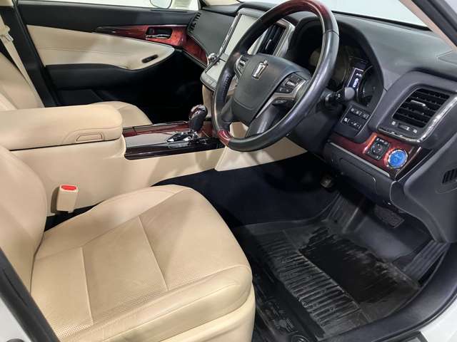 トヨタ クラウンマジェスタ　ハイブリッド ２．５ ＦＯＵＲ ４ＷＤ H30年 (北海道) 99