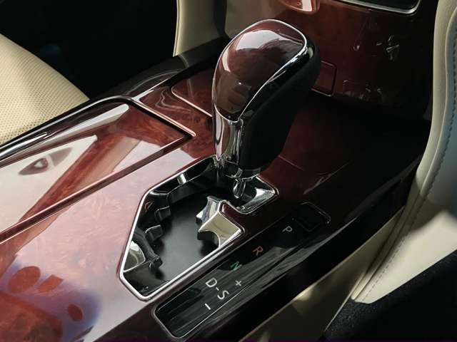 トヨタ クラウンマジェスタ　ハイブリッド ２．５ ＦＯＵＲ ４ＷＤ H30年 (北海道) 99