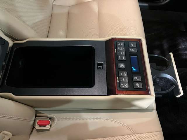 トヨタ クラウンマジェスタ　ハイブリッド ２．５ ＦＯＵＲ ４ＷＤ H30年 (北海道) 99