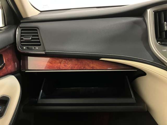 トヨタ クラウンマジェスタ　ハイブリッド ２．５ ＦＯＵＲ ４ＷＤ H30年 (北海道) 99