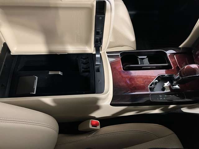 トヨタ クラウンマジェスタ　ハイブリッド ２．５ ＦＯＵＲ ４ＷＤ H30年 (北海道) 99