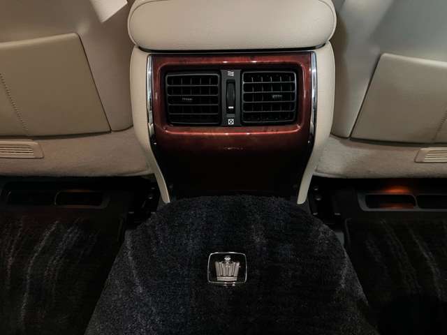 トヨタ クラウンマジェスタ　ハイブリッド ２．５ ＦＯＵＲ ４ＷＤ H30年 (北海道) 99