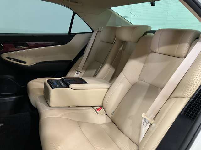 トヨタ クラウンマジェスタ　ハイブリッド ２．５ ＦＯＵＲ ４ＷＤ H30年 (北海道) 99