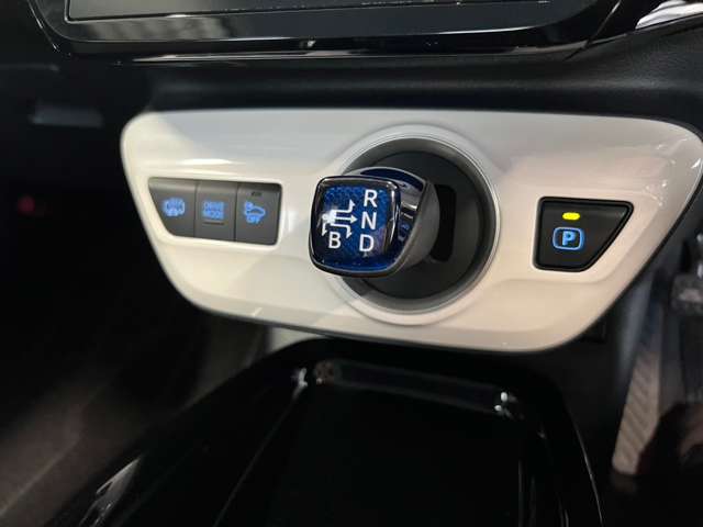 トヨタ プリウスＰＨＶ １．８ Ａ レザーパッケージ H29年 (東北) 99