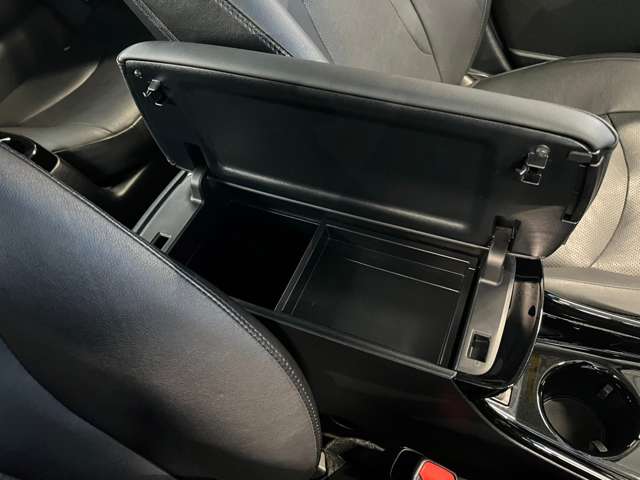 トヨタ プリウスＰＨＶ １．８ Ａ レザーパッケージ H29年 (東北) 99