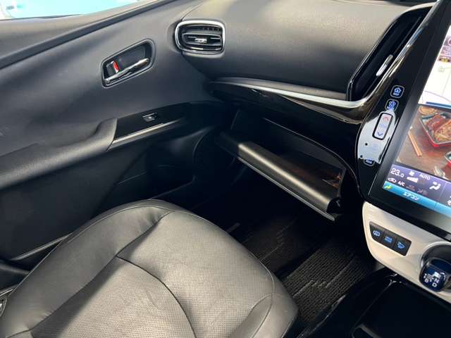 トヨタ プリウスＰＨＶ １．８ Ａ レザーパッケージ H29年 (東北) 99