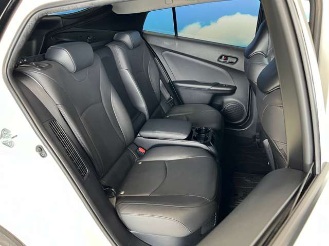 トヨタ プリウスＰＨＶ １．８ Ａ レザーパッケージ H29年 (東北) 99