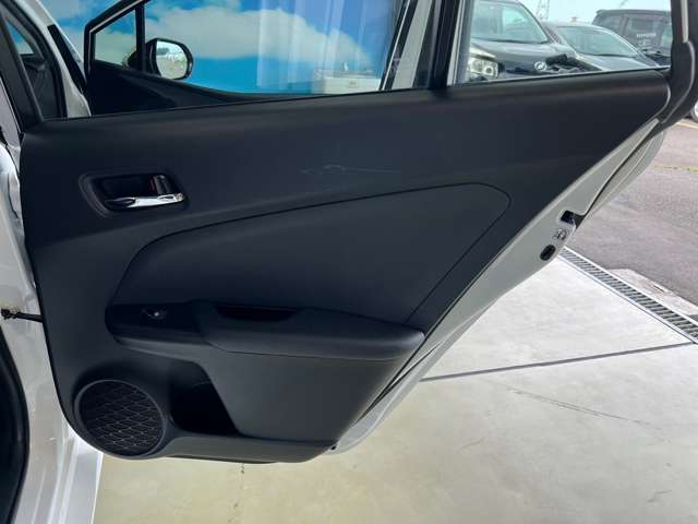 トヨタ プリウスＰＨＶ １．８ Ａ レザーパッケージ H29年 (東北) 99