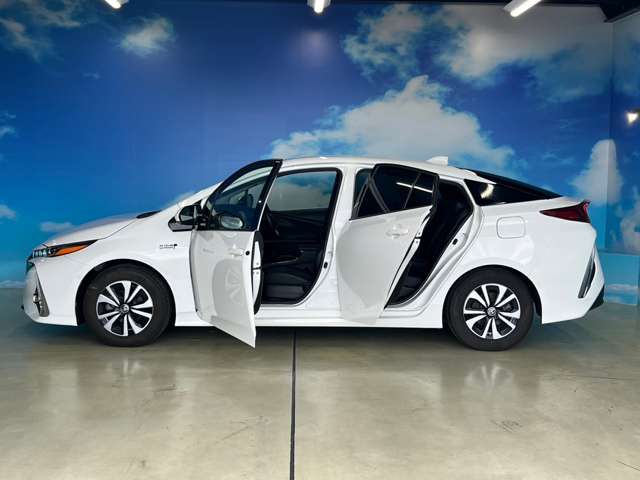 トヨタ プリウスＰＨＶ １．８ Ａ レザーパッケージ H29年 (東北) 99