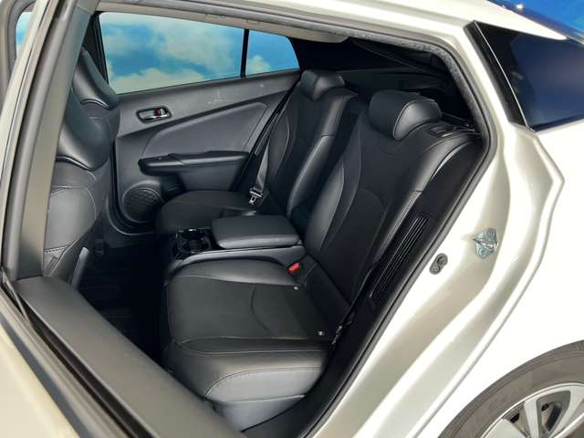 トヨタ プリウスＰＨＶ １．８ Ａ レザーパッケージ H29年 (東北) 99