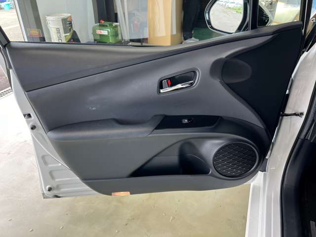 トヨタ プリウスＰＨＶ １．８ Ａ レザーパッケージ H29年 (東北) 99