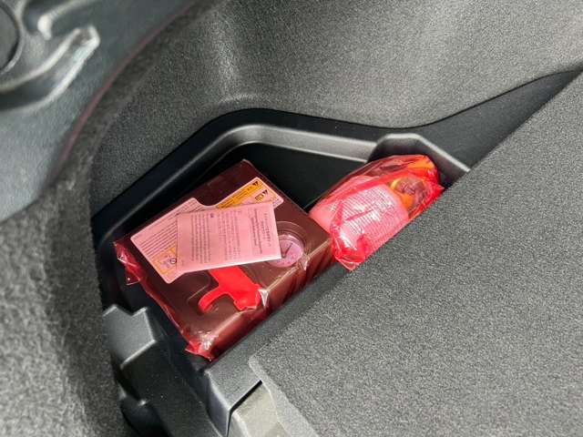 トヨタ プリウスＰＨＶ １．８ Ａ レザーパッケージ H29年 (東北) 99