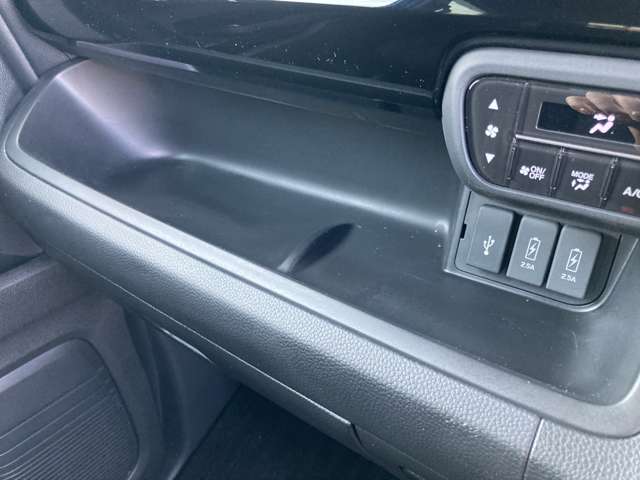 ホンダ Ｎ　ＢＯＸ カスタム ６６０ Ｌ ４ＷＤ R3年 (東北) 99