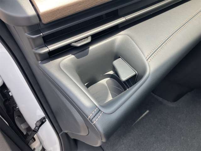 日産 セレナ ２．０ ハイウェイスターＶ Ｖセレクション R6年 (東海) 99