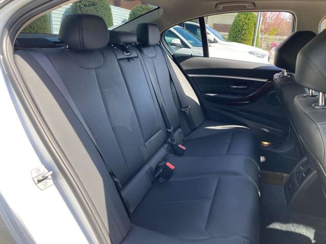 ＢＭＷ ３シリーズ ３２０ｄ　ラグジュアリー H30年 (近畿) 99