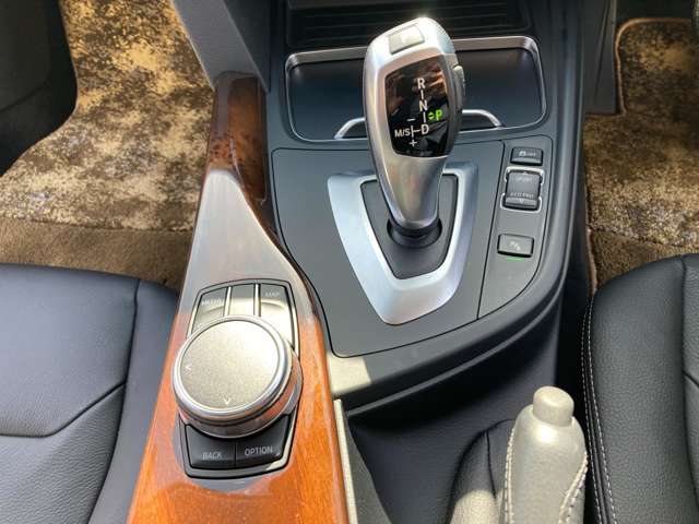 ＢＭＷ ３シリーズ ３２０ｄ　ラグジュアリー H30年 (近畿) 99